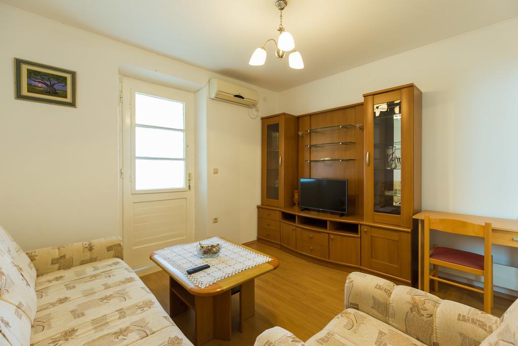 Anika Apartment